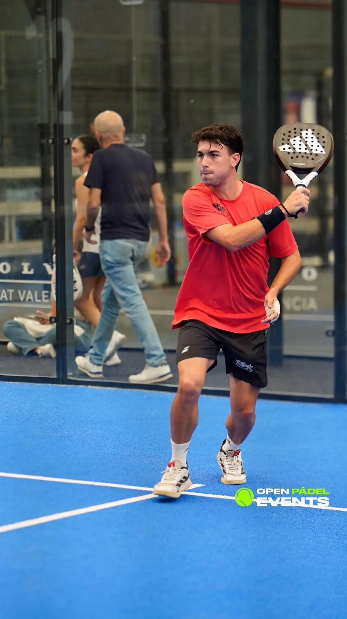 Player warming up on a padel court before a class